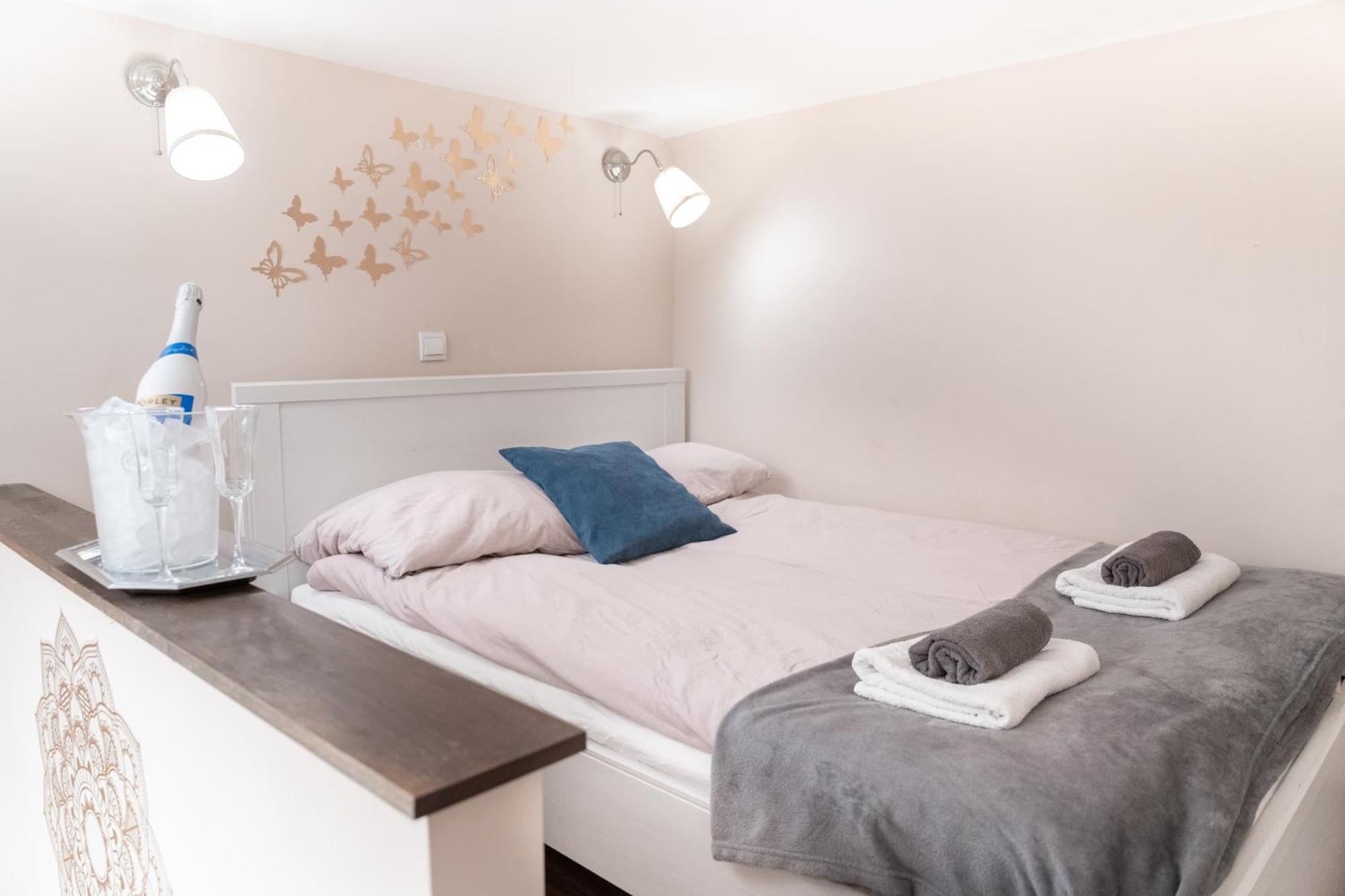 Bakats Square Premium Apartment With Ac Budapest Exterior photo