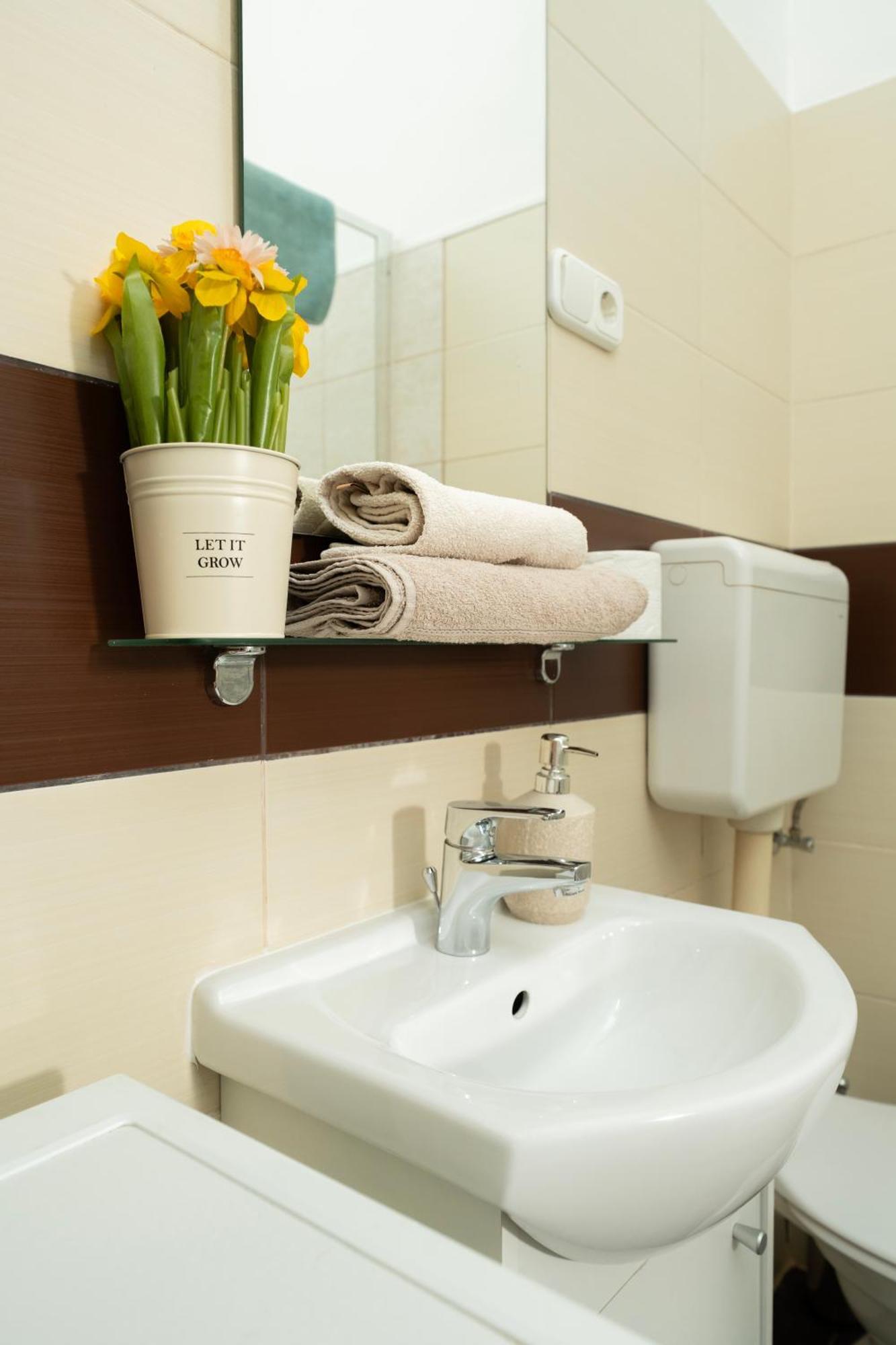 Bakats Square Premium Apartment With Ac Budapest Exterior photo
